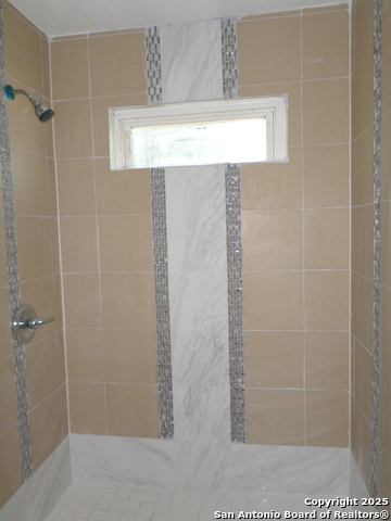 Listing photo id 14 for 210 Carmen