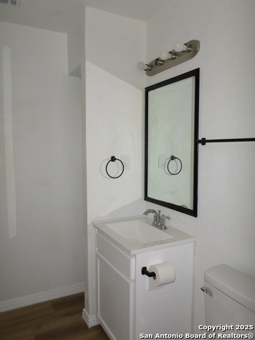 Listing photo id 15 for 210 Carmen