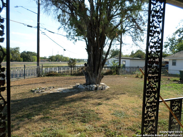 Listing photo id 16 for 210 Carmen