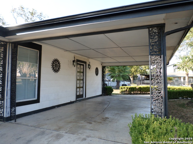 Listing photo id 17 for 210 Carmen