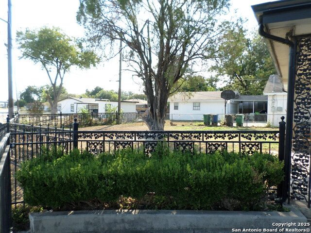 Listing photo id 1 for 210 Carmen