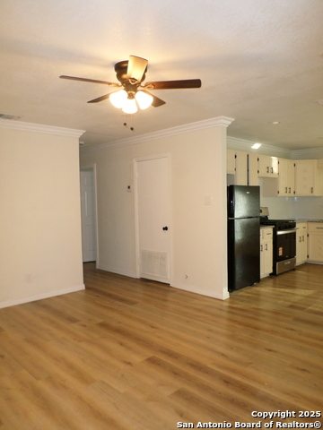 Listing photo id 3 for 210 Carmen
