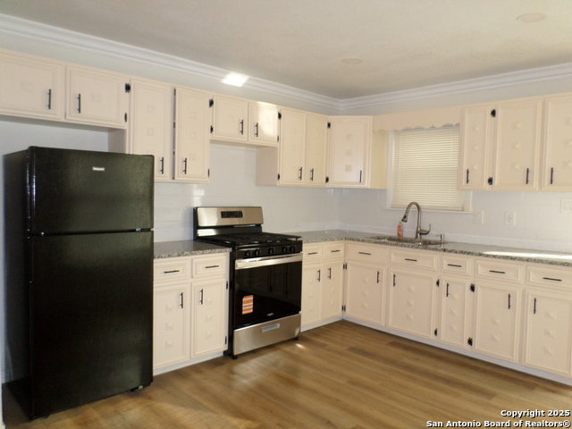 Listing photo id 5 for 210 Carmen