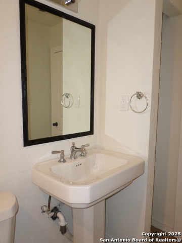 Listing photo id 7 for 210 Carmen