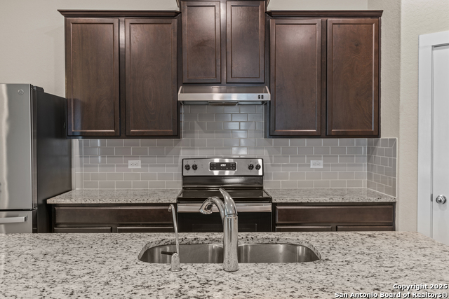 Image 4 of 27 For 5527 Coral Vly