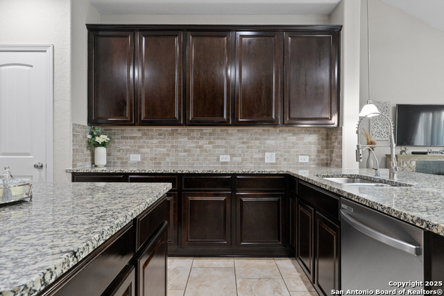 Image 15 of 37 For 14002 Pikesdale