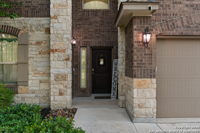 Image 2 of 37 For 14002 Pikesdale