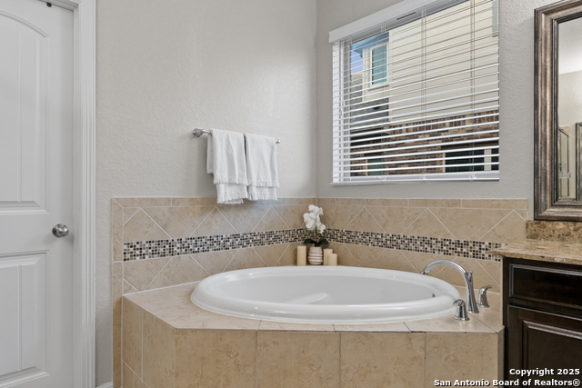 Image 20 of 37 For 14002 Pikesdale