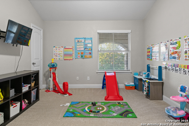 Image 25 of 37 For 14002 Pikesdale