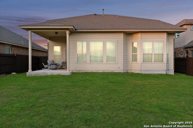 Image 36 of 37 For 14002 Pikesdale