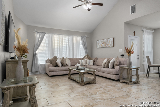 Image 8 of 37 For 14002 Pikesdale