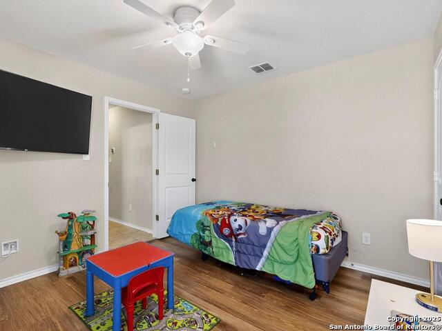 Listing photo id 15 for 1827 Aspen Silver