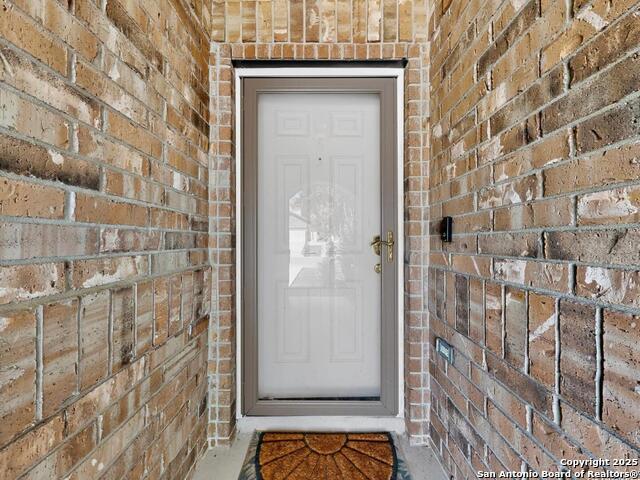 Listing photo id 0 for 1827 Aspen Silver