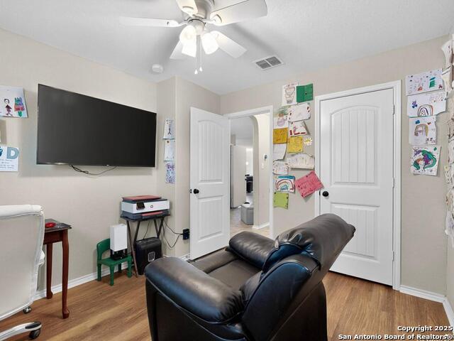 Listing photo id 18 for 1827 Aspen Silver