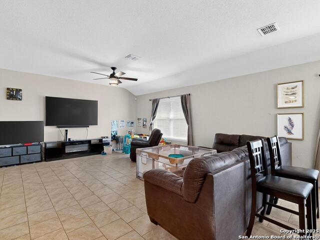 Listing photo id 2 for 1827 Aspen Silver