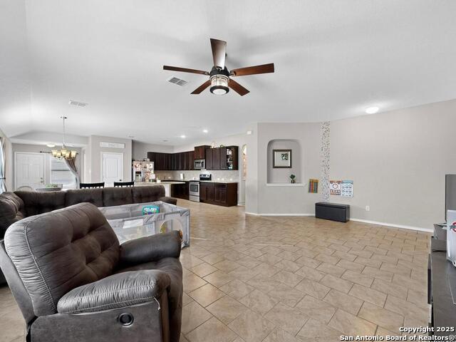 Listing photo id 3 for 1827 Aspen Silver