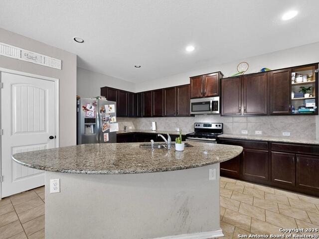 Listing photo id 5 for 1827 Aspen Silver