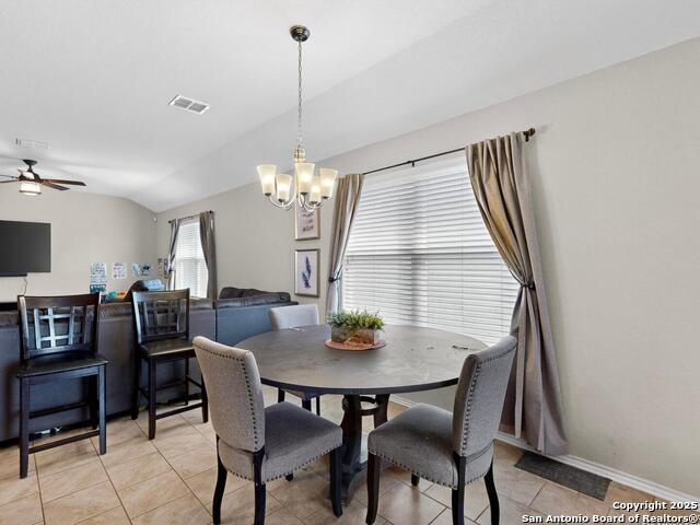 Listing photo id 6 for 1827 Aspen Silver