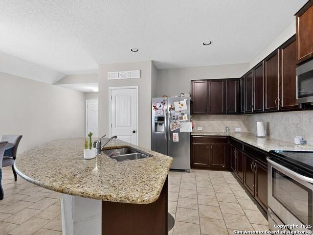 Listing photo id 7 for 1827 Aspen Silver