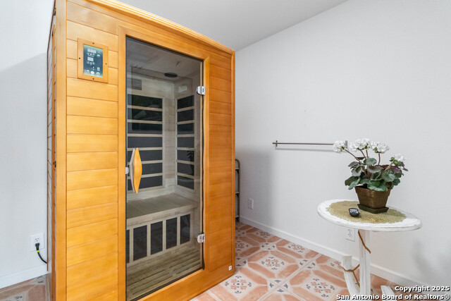 Image 21 of 48 For 21927 Park View