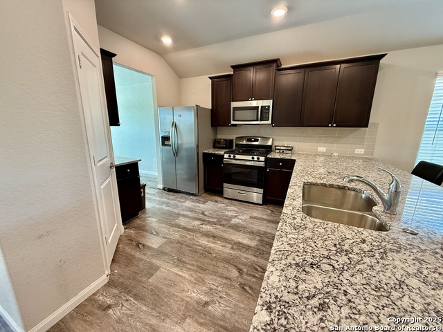 Image 4 of 20 For 807 Blue Landing