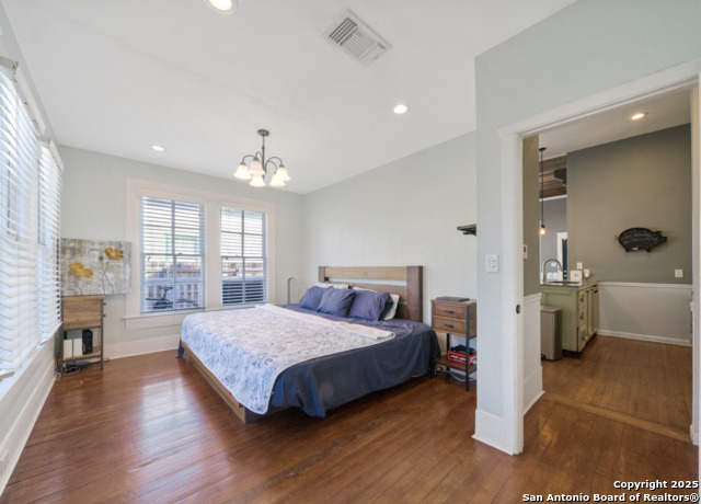 Image 13 of 29 For 913 Burleson