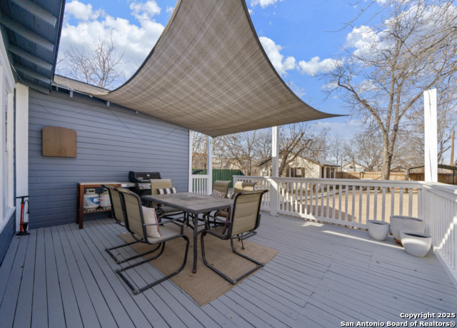 Image 23 of 29 For 913 Burleson
