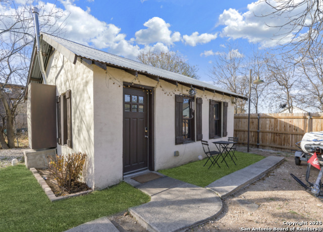 Image 26 of 29 For 913 Burleson