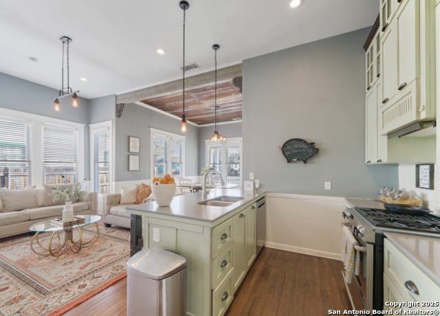 Image 9 of 29 For 913 Burleson
