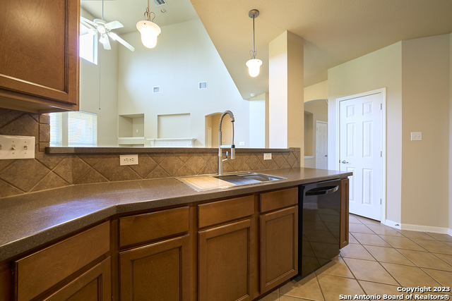 Image 19 of 40 For 9402 Mariposa