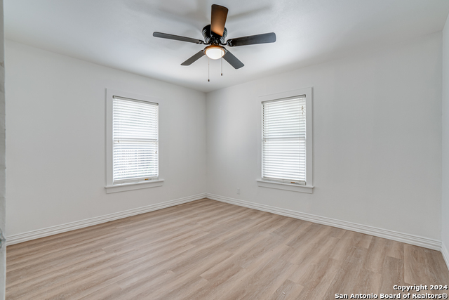 Image 25 of 40 For 122 Finch  