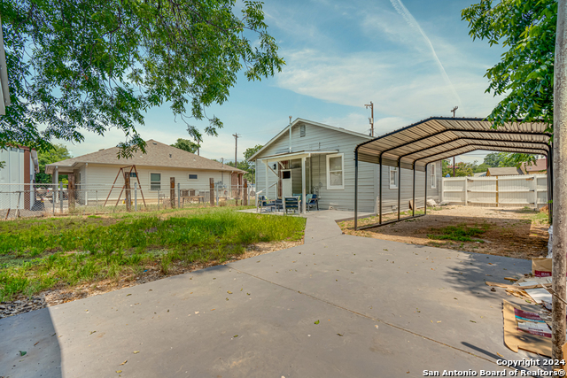 Image 30 of 40 For 122 Finch  