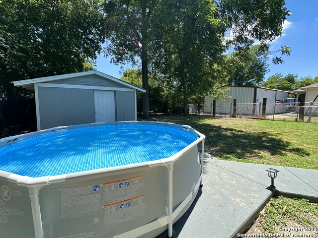 Image 31 of 40 For 122 Finch  