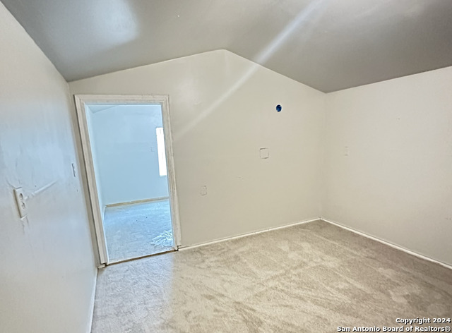 Image 33 of 40 For 122 Finch  