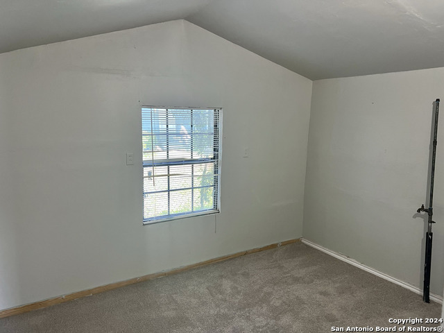 Image 35 of 40 For 122 Finch  