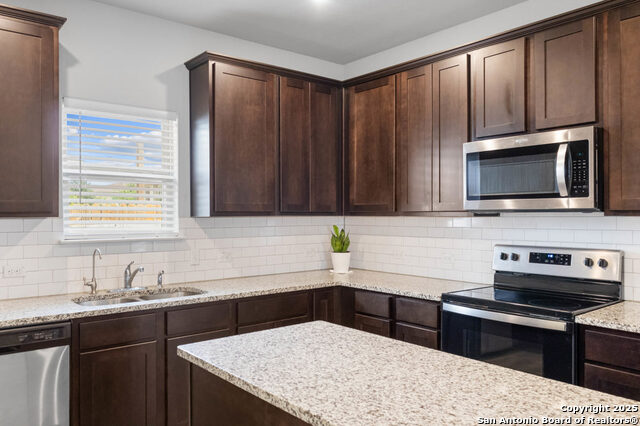 Listing photo id 10 for 9938 Rancho Real