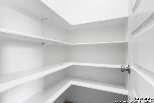 Listing photo id 11 for 9938 Rancho Real