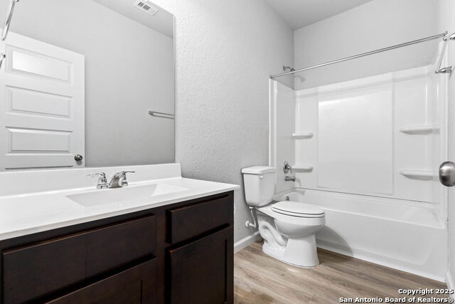 Listing photo id 21 for 9938 Rancho Real