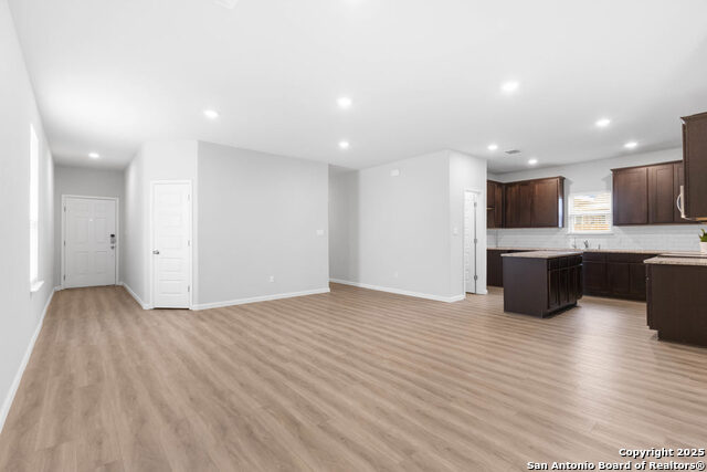 Listing photo id 2 for 9938 Rancho Real