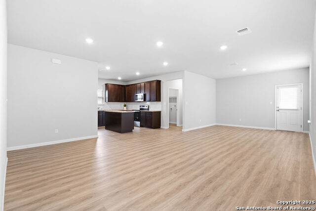 Listing photo id 3 for 9938 Rancho Real