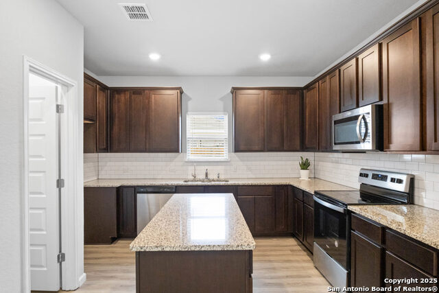 Listing photo id 7 for 9938 Rancho Real