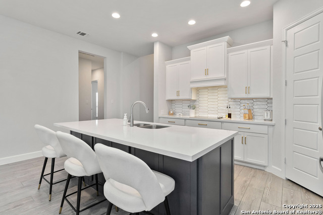 Listing photo id 11 for 149 Red Oak  