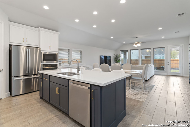 Listing photo id 13 for 149 Red Oak  