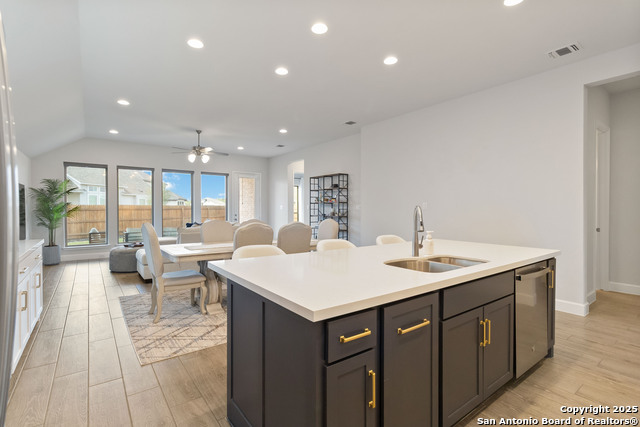 Listing photo id 14 for 149 Red Oak  