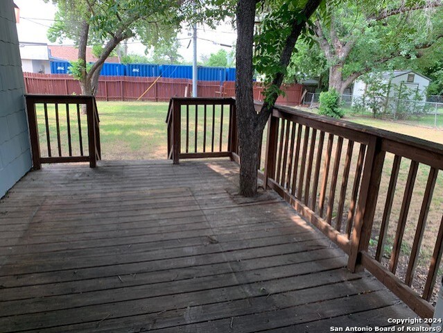 Listing photo id 11 for 287 Thorain