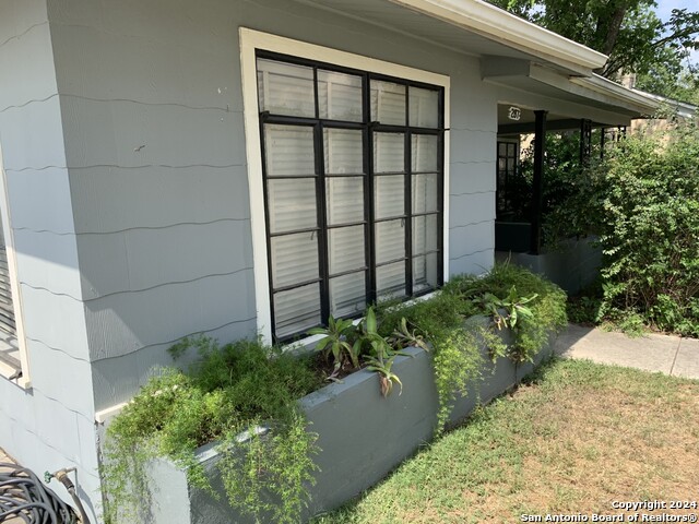 Listing photo id 0 for 287 Thorain