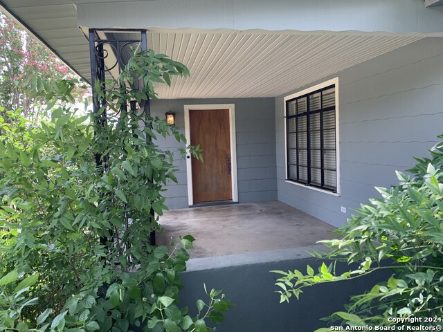 Listing photo id 1 for 287 Thorain