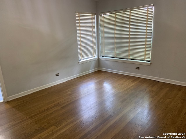 Listing photo id 7 for 287 Thorain