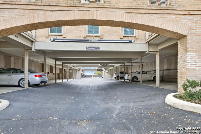 Image 21 of 34 For 7707 Broadway  3