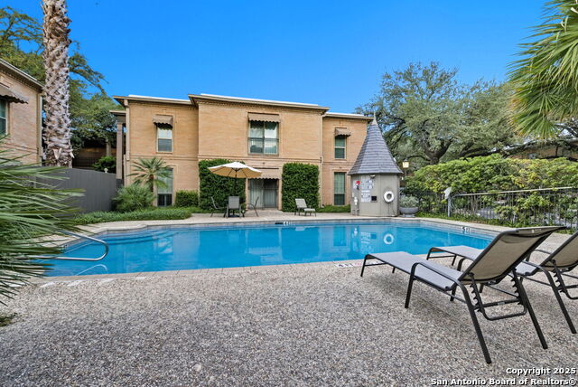 Image 23 of 34 For 7707 Broadway  3